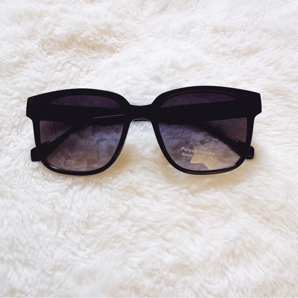 Oliver Black Oversized Chic Sunglasses